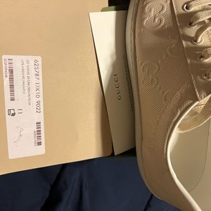 Gucci Men's Ace GG embossed sneaker size 11, US size 11.5